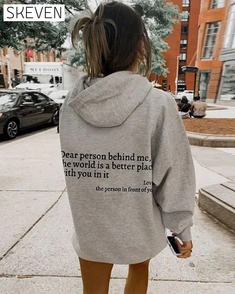 Sweatshirt mit der Aufschrift „Liebe Person hinter mir“