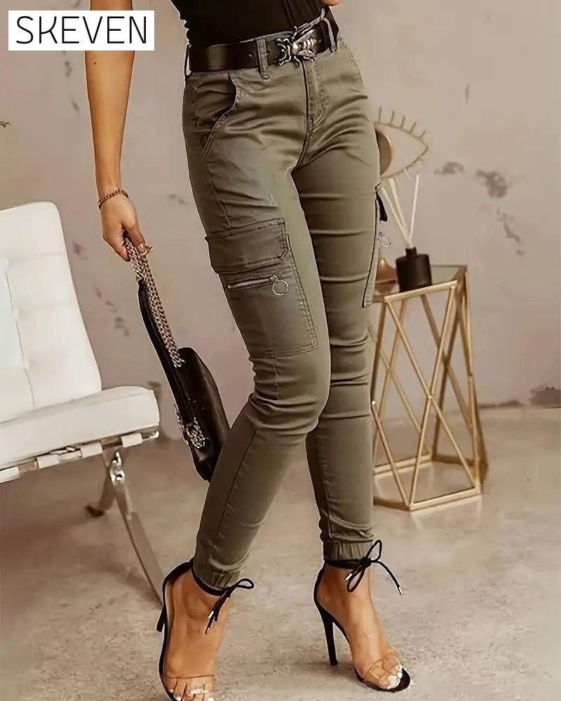 Cargohose mit mittelhohem Bund, Taschen und Bündchen