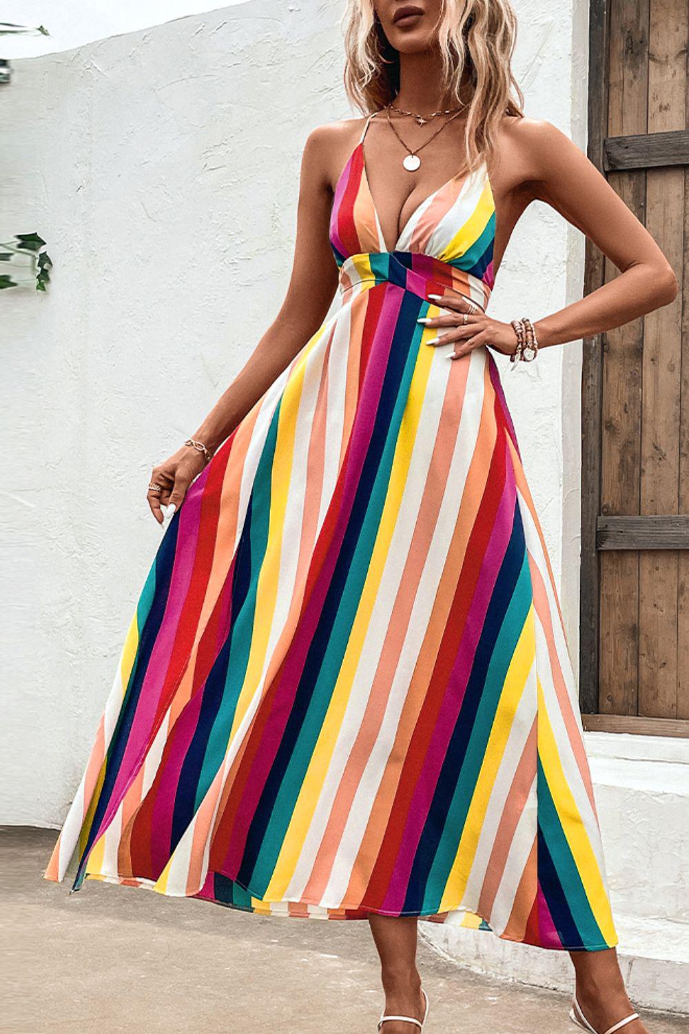 Boho-Kleid mit mehrfarbigen Streifen und gekreuzten Trägern, rückenfrei