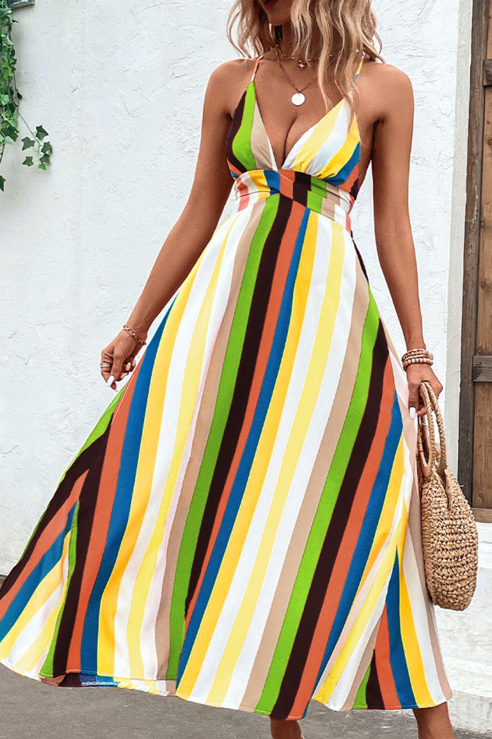 Boho-Kleid mit mehrfarbigen Streifen und gekreuzten Trägern, rückenfrei
