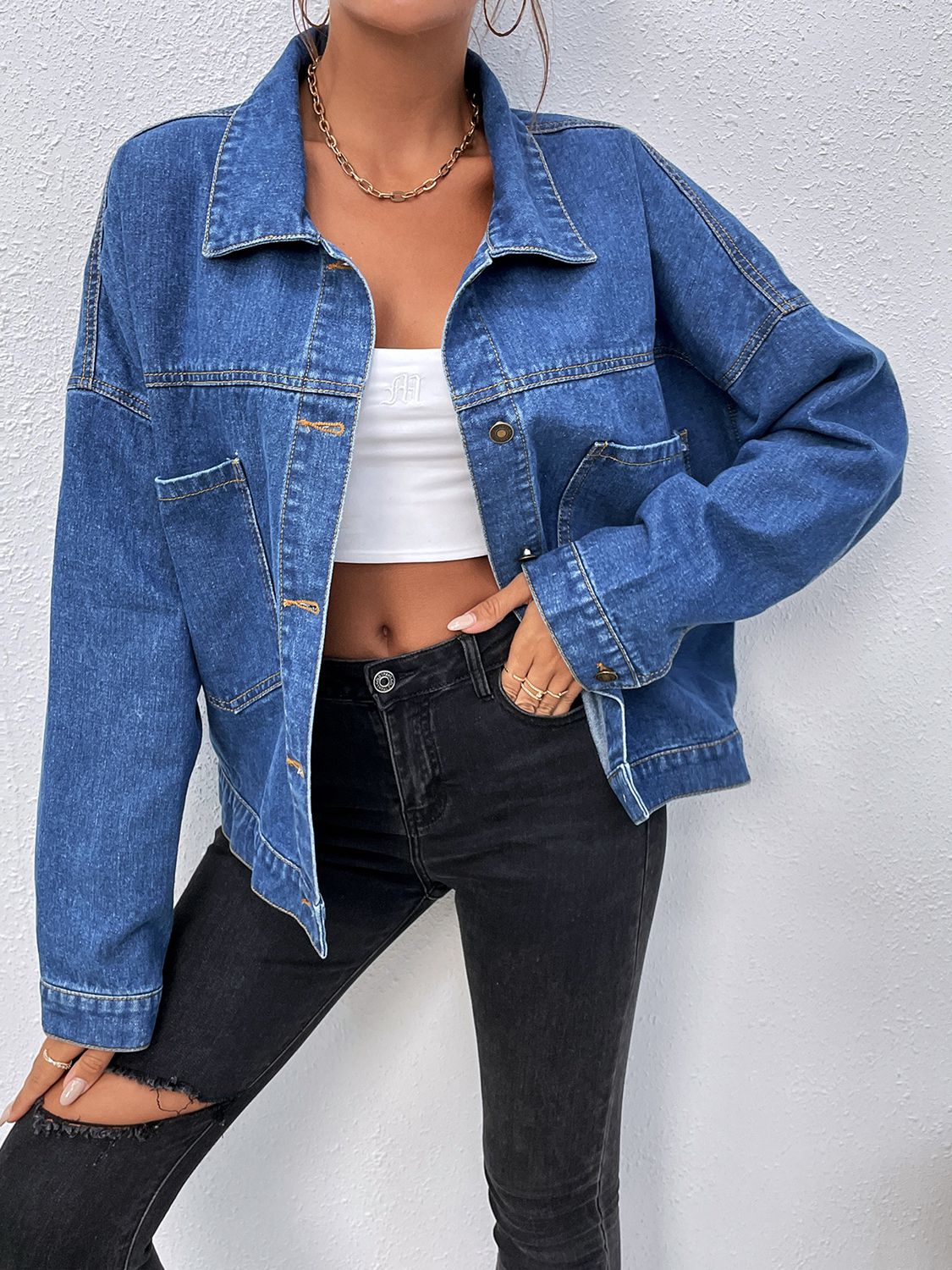 Bellas Jeansjacke mit Kragen und überschnittenen Schultern