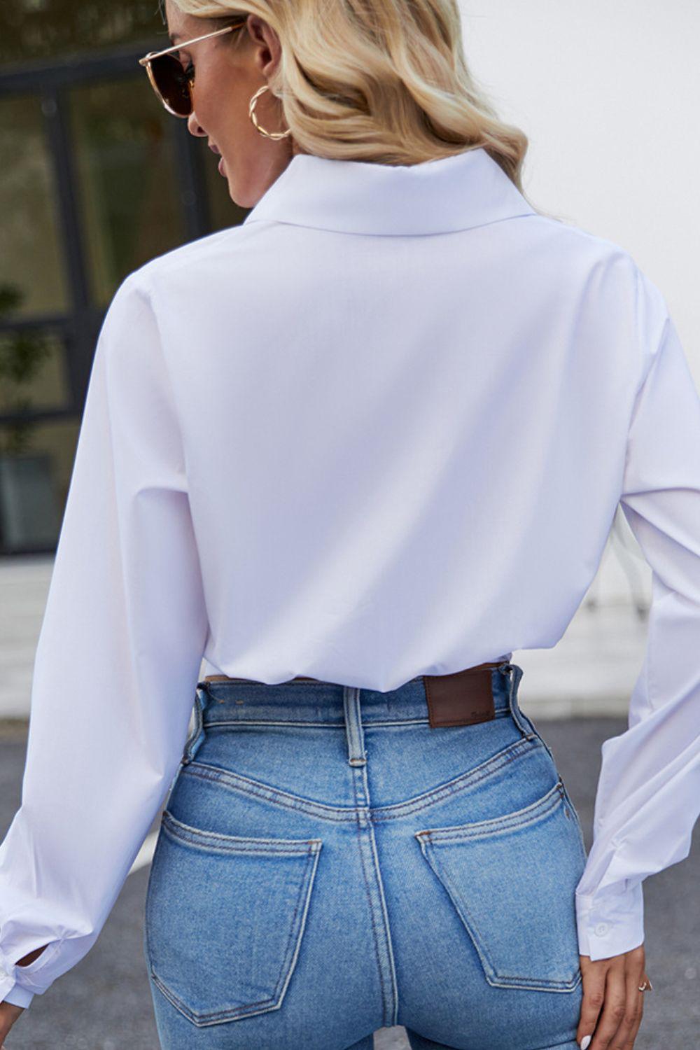 Bluse mit kurzem Reverskragen, Bindegürtel und langen Ärmeln