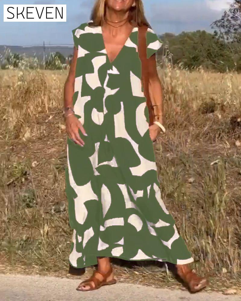 bedrucktes Kleid mit V-Ausschnitt