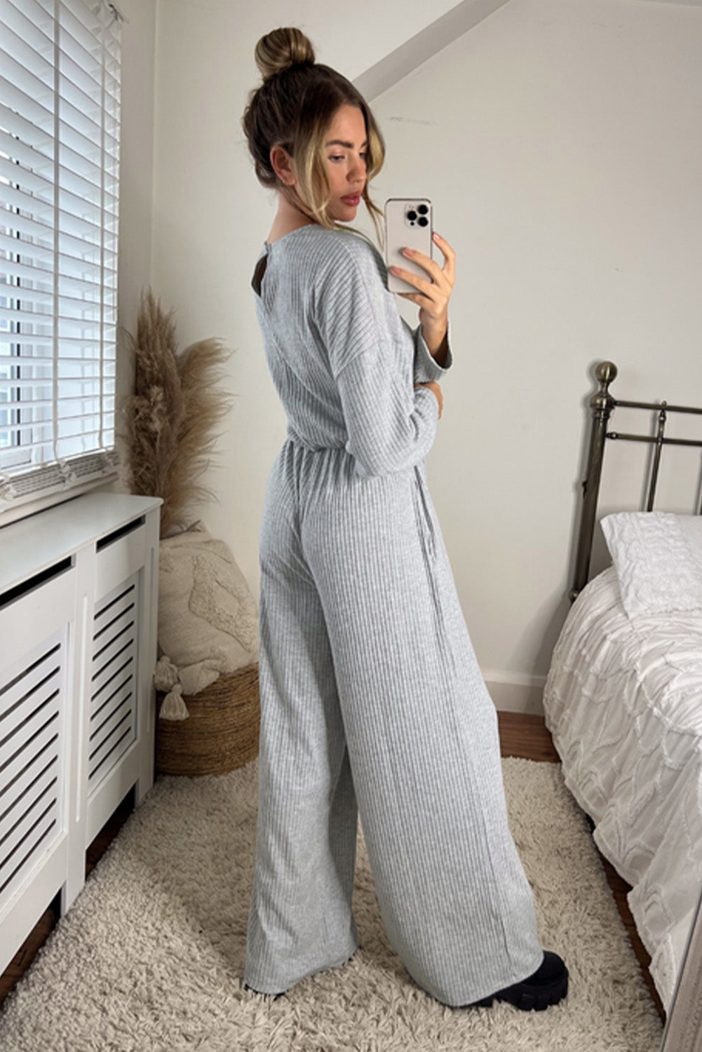 Jumpsuit mit langen Ärmeln und Rundhalsausschnitt