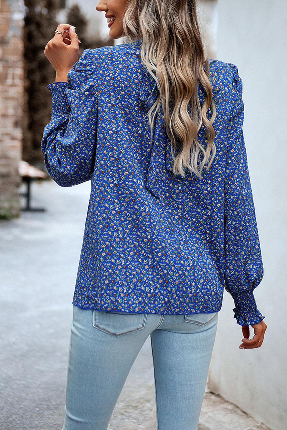 Bedruckte Bluse mit Smokdetails und Puffärmeln