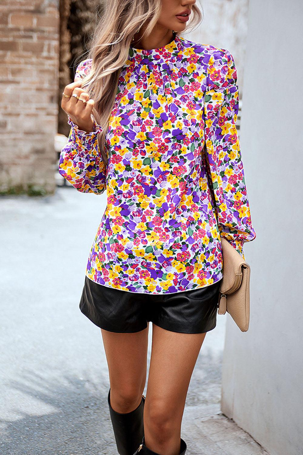 Bedruckte Bluse mit Smokdetails und Puffärmeln