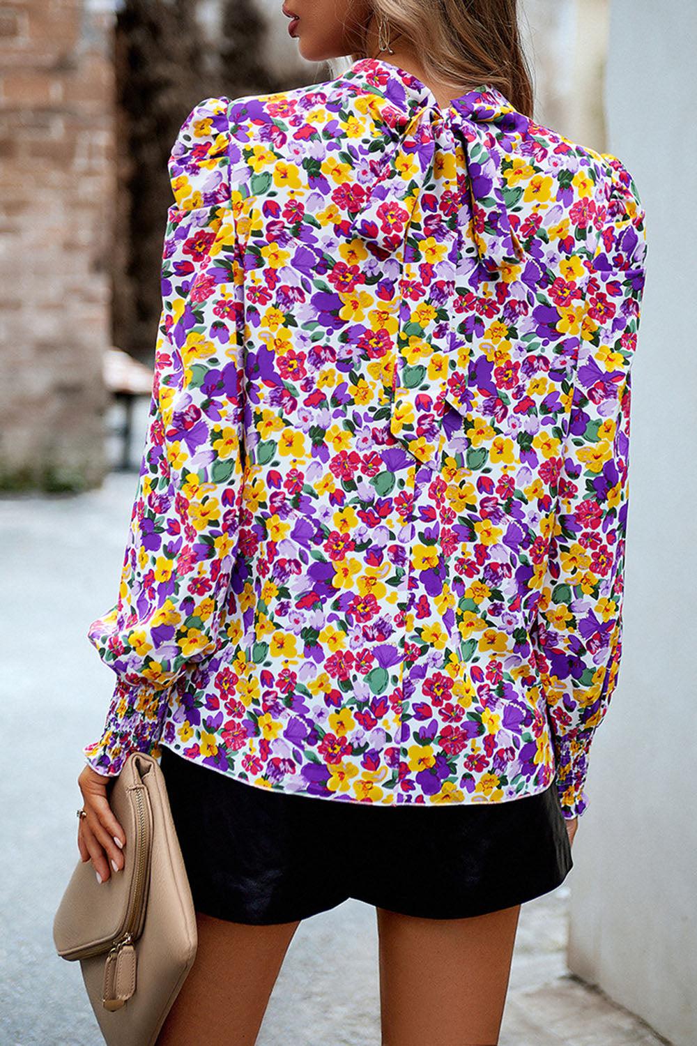 Bedruckte Bluse mit Smokdetails und Puffärmeln