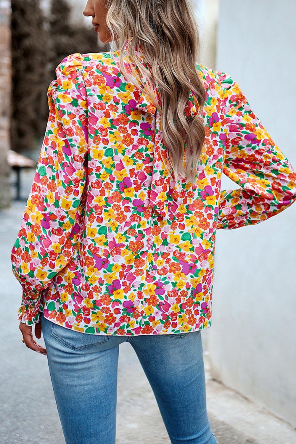 Bedruckte Bluse mit Smokdetails und Puffärmeln