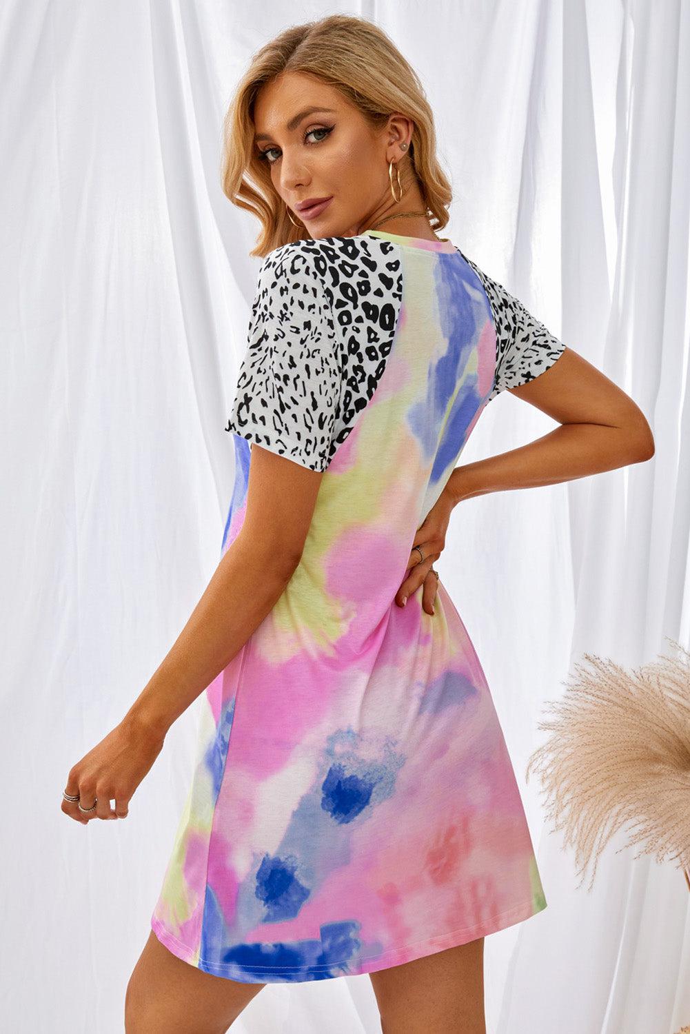 Blue Zone Planet | Batik-Leoparden-T-Shirt-Kleid mit kurzen Raglanärmeln