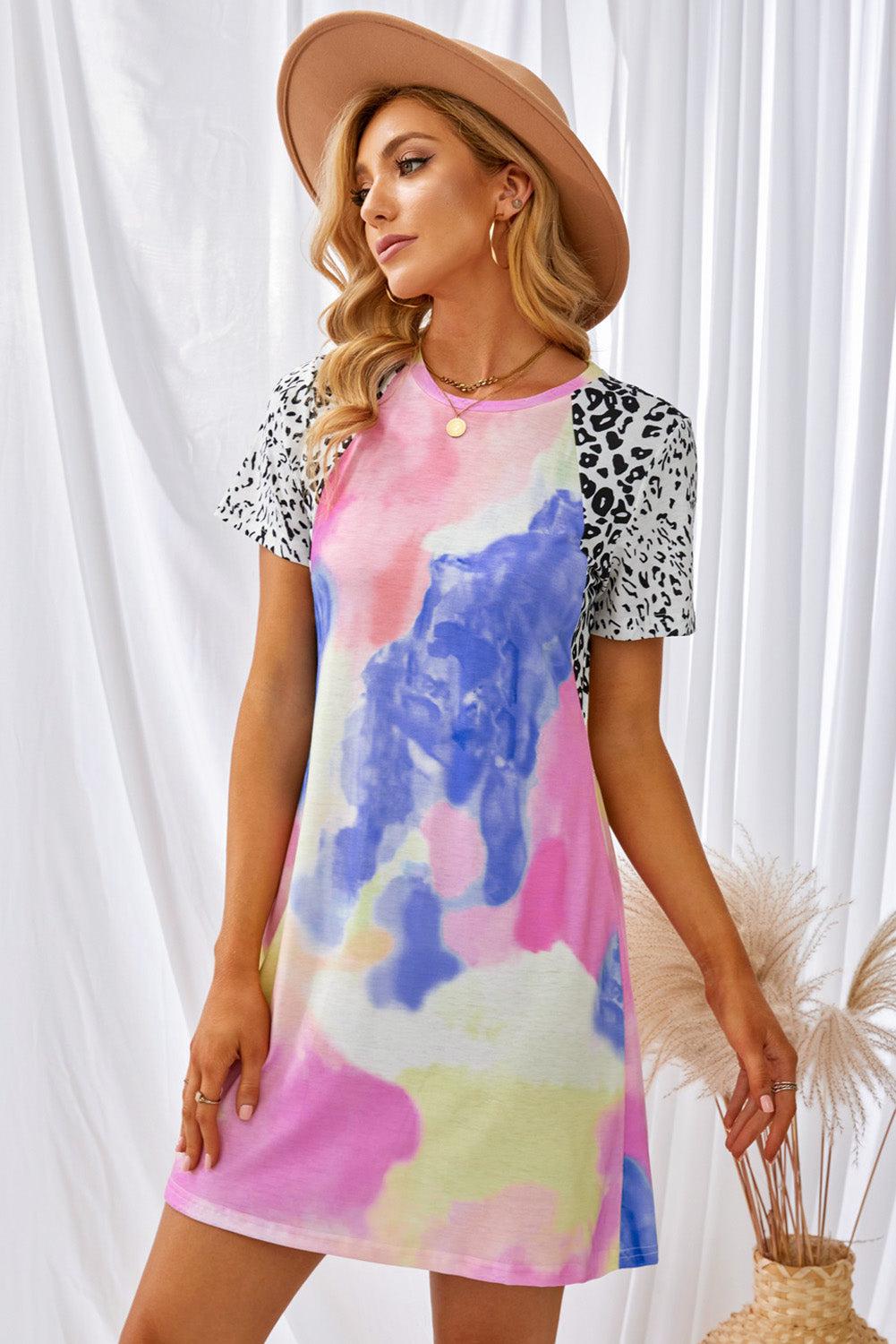 Blue Zone Planet | Batik-Leoparden-T-Shirt-Kleid mit kurzen Raglanärmeln
