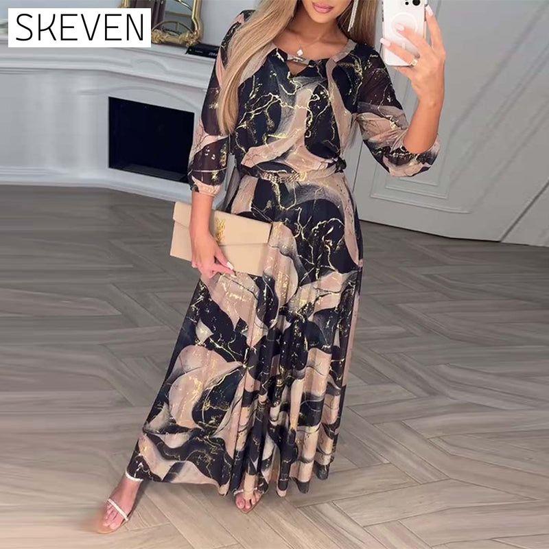 Elegantes Kleid mit Dreiviertelärmeln und Print an der Taille