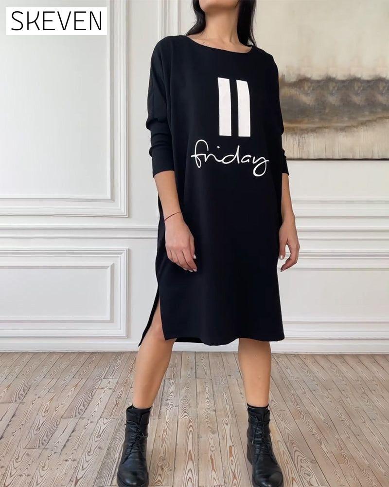 Einfaches bedrucktes Kleid mit Seitenschlitz