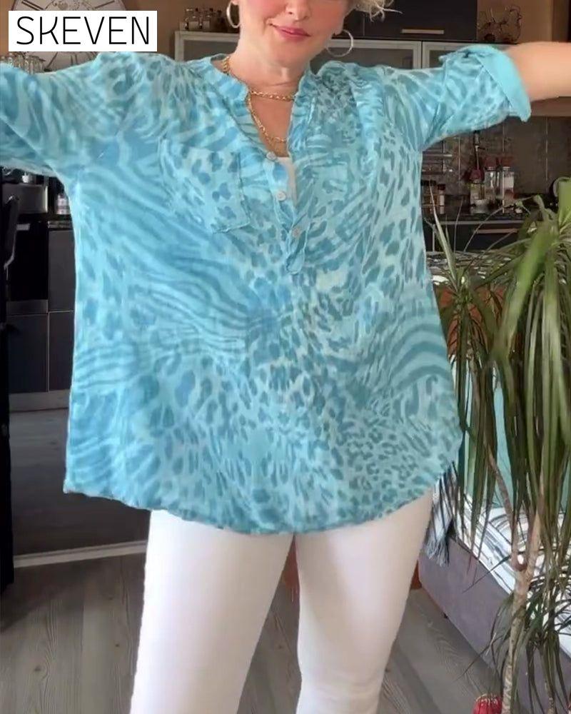 Bedruckte Bluse mit V-Ausschnitt, Tasche, Knopfleiste und Dreiviertelärmeln