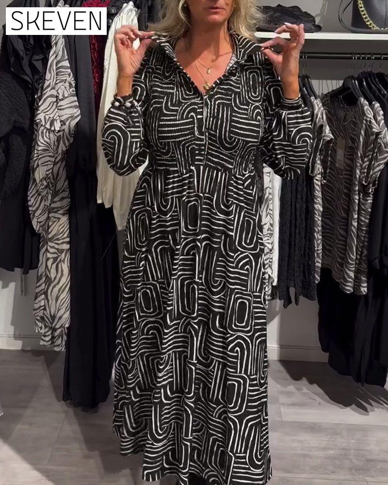 Modisches, bedrucktes Kleid mit Reverskragen