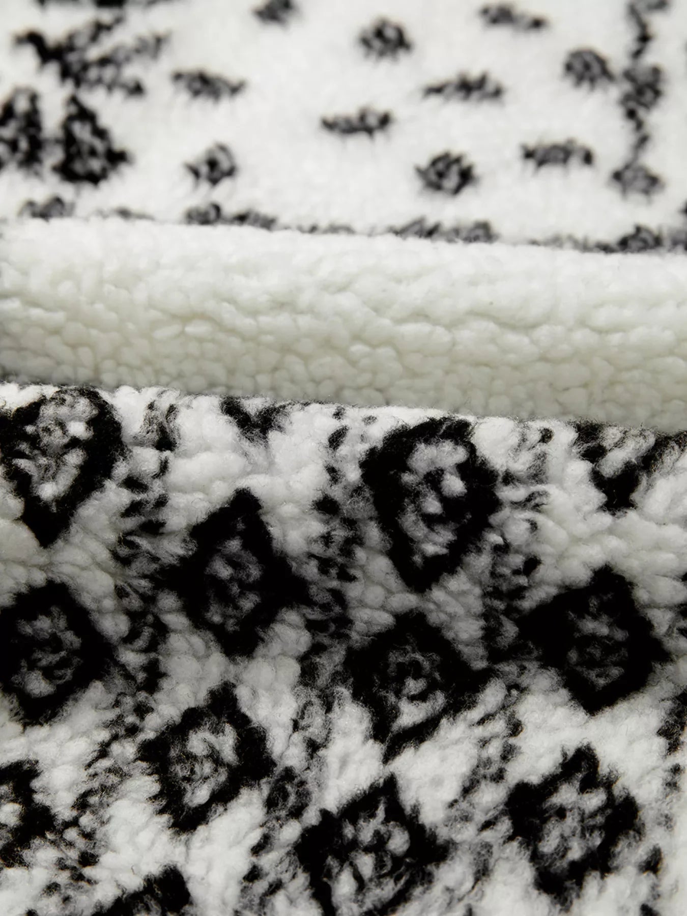 Sherpa-Weste mit Paisley-Print und Taschen im Western-Stil