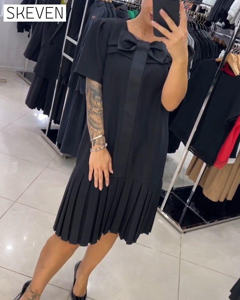 Short-sleeved pleated dress