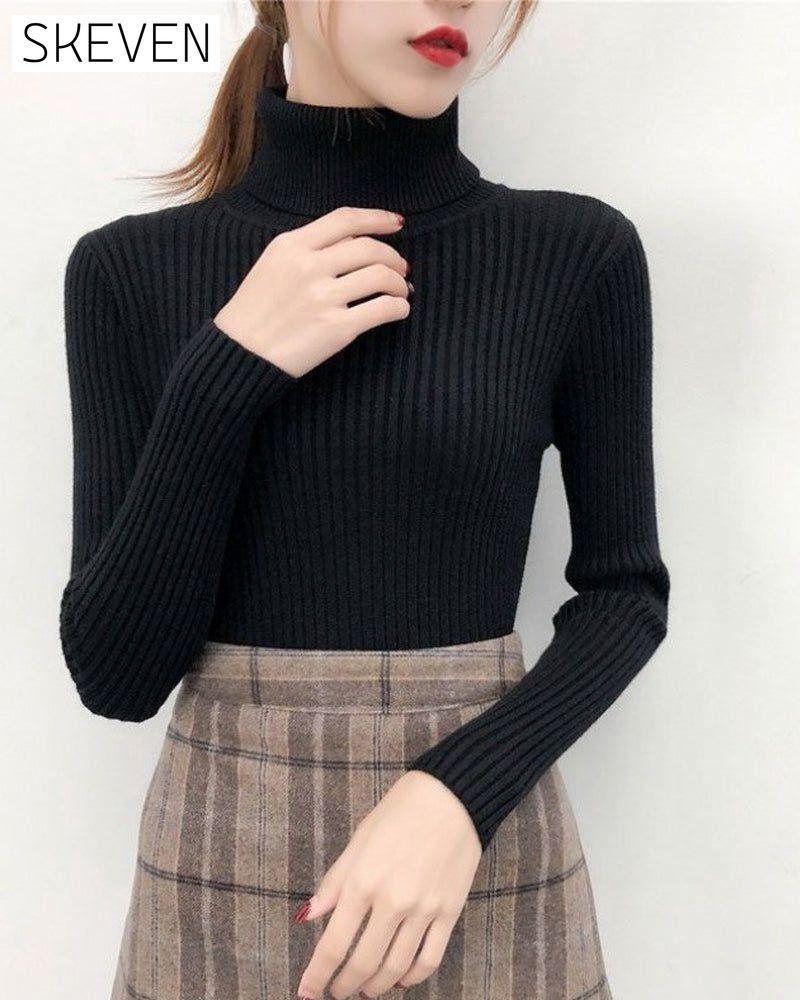 Hochgeschlossener Strickpullover als Basisschicht