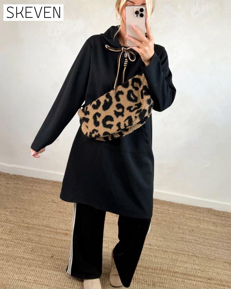 Oversize-Kleid mit Kapuze und Taschen