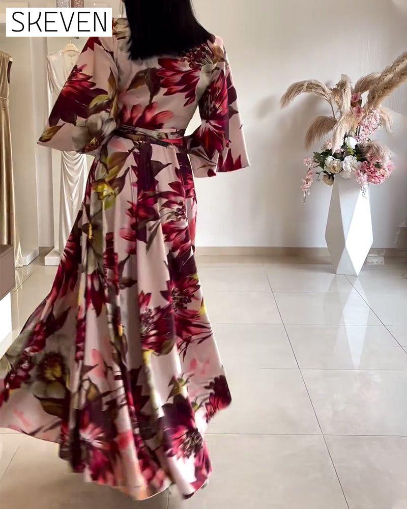 robe à revers à imprimé floral et manches trois-quarts lacée