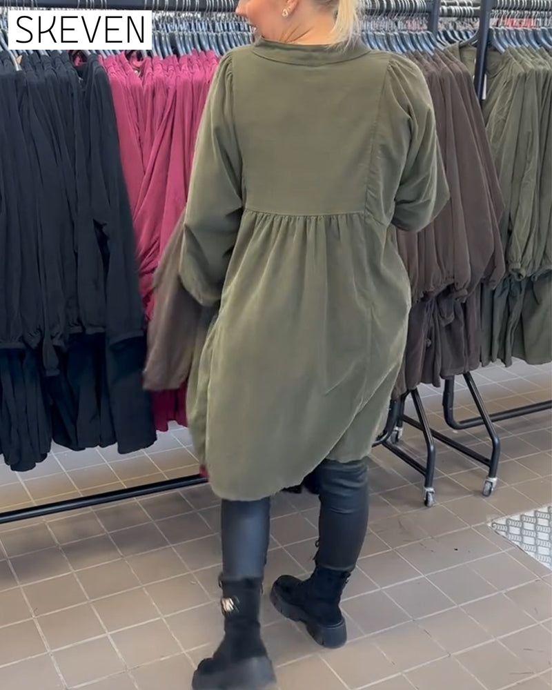 Langarmkleid mit Knopfleiste und V-Ausschnitt