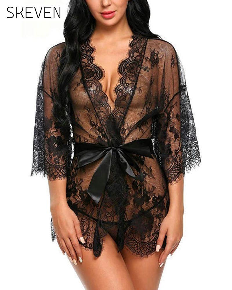 Elegante, einfarbige Pyjamas aus Spitze