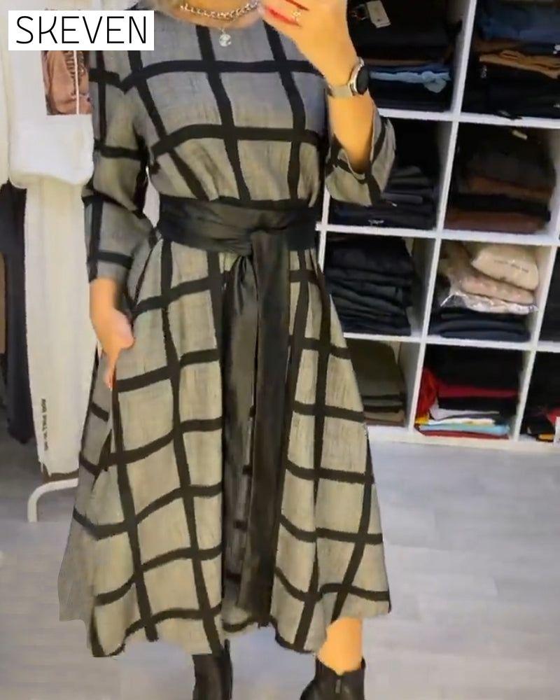 Robe trapèze à carreaux et col rond