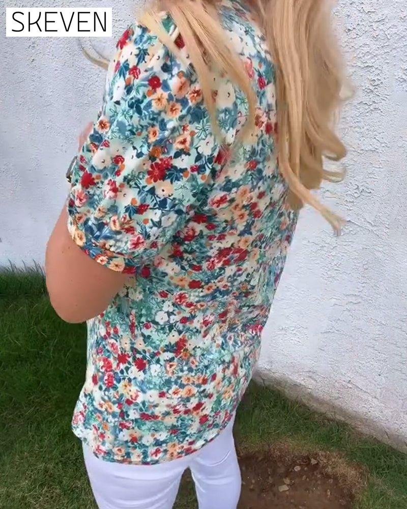 Kurzärmelige, plissierte Bluse mit Blumenmuster