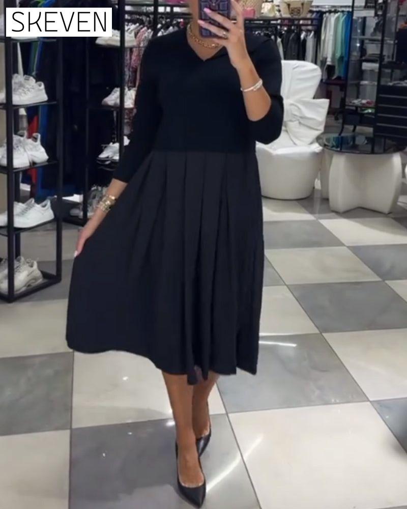 Faltenkleid mit V-Ausschnitt und Einsätzen