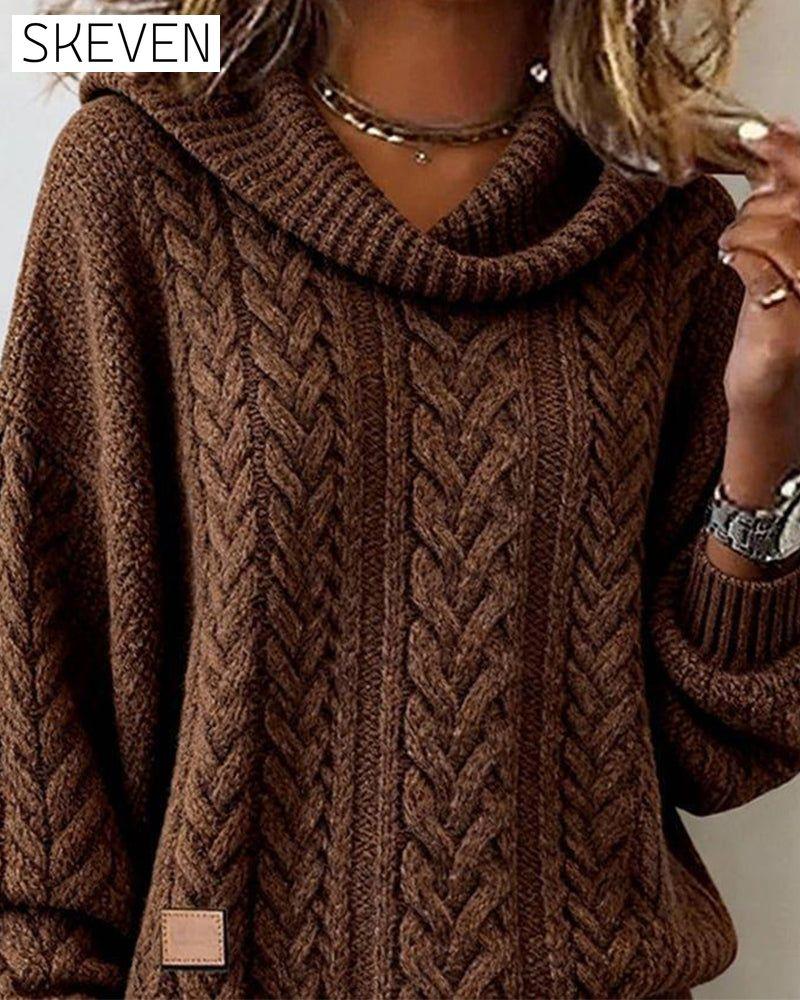 Einfarbiger Zopfstrickpullover
