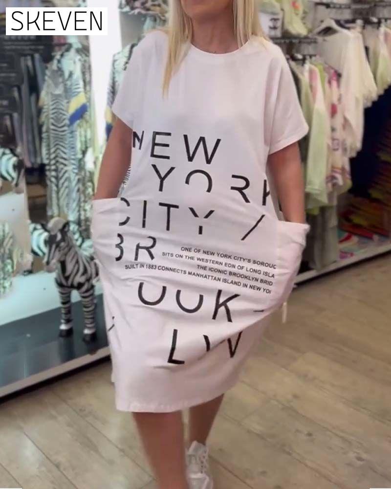 Locker geschnittenes Kleid mit kurzen Ärmeln, bedruckt, große Tasche