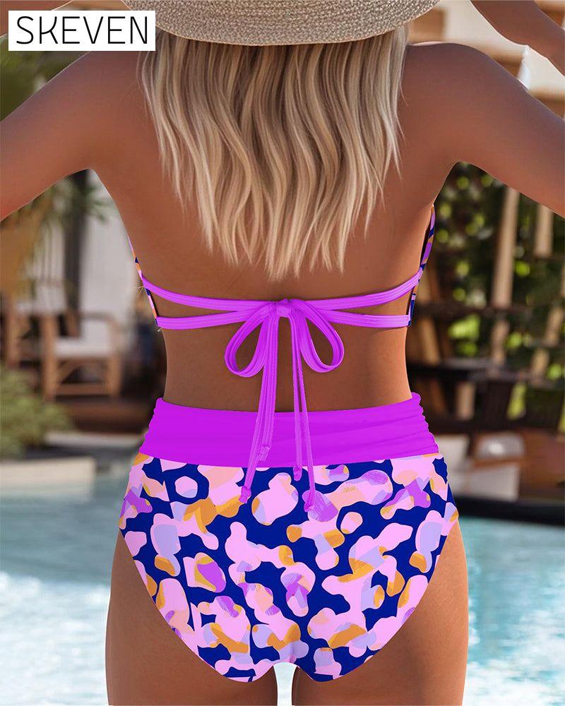 Zweiteiliger Bikini im lässigen Urlaubsstil