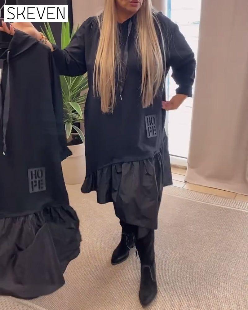Langärmeliges, locker sitzendes Kapuzenkleid