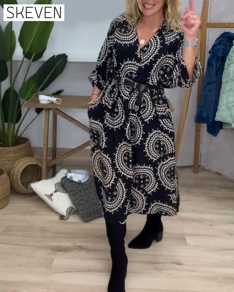 Locker geschnittenes, langärmeliges Kleid mit V-Ausschnitt