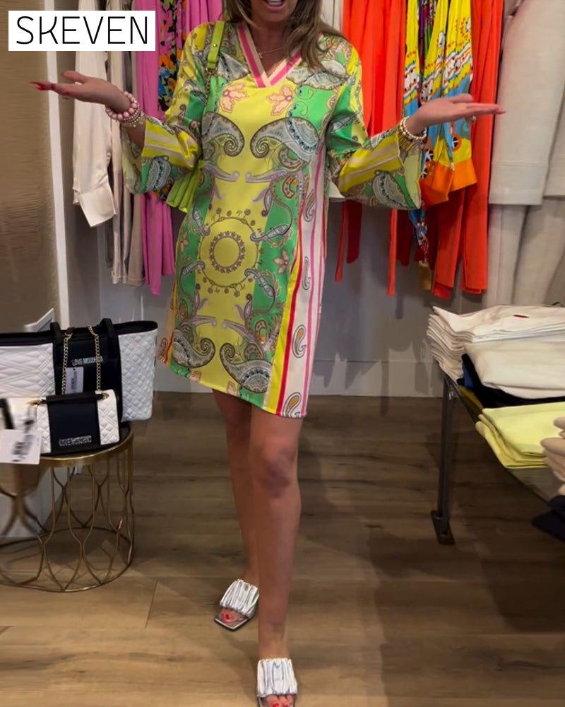 Locker geschnittenes Kleid mit Farbblockmuster