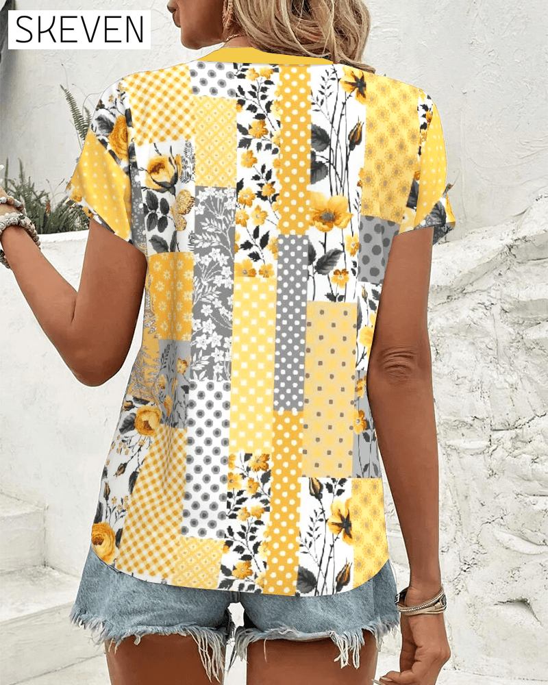 Bluse mit V-Ausschnitt und kurzen Ärmeln und Blumenmuster