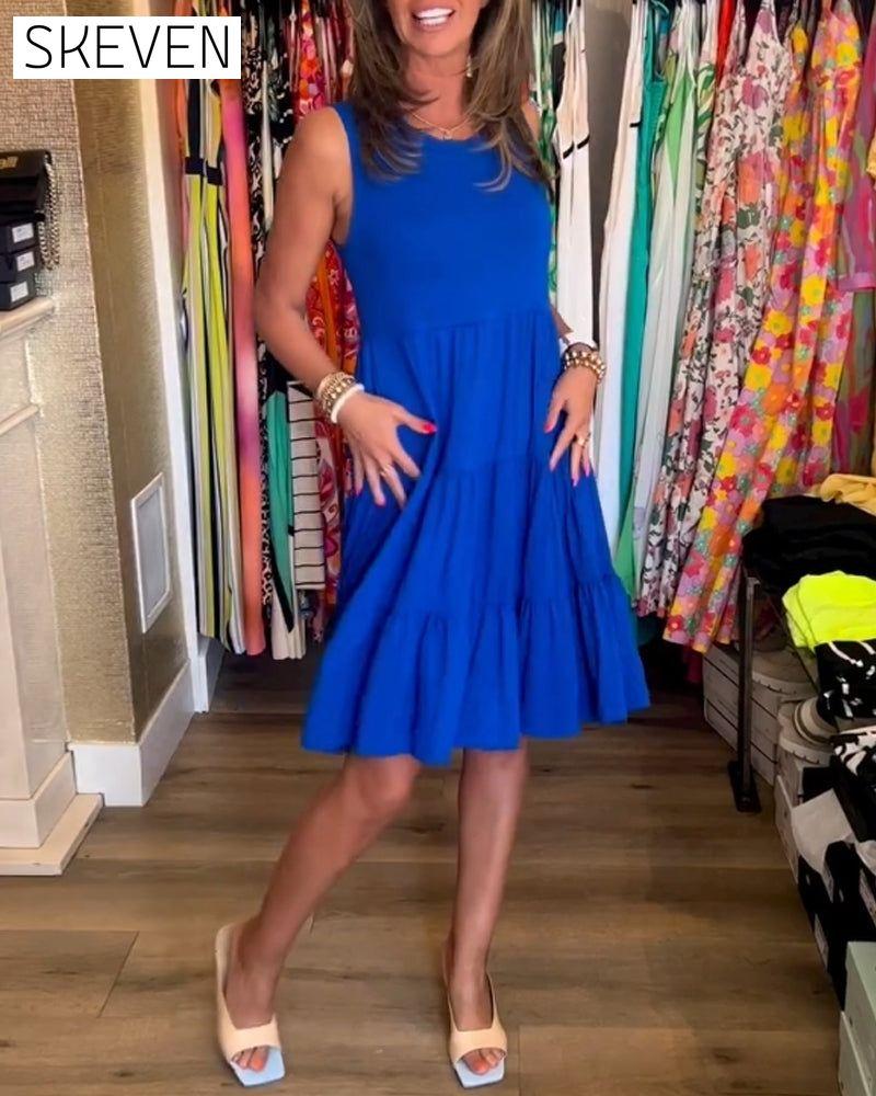Plissiertes, ärmelloses, locker sitzendes Kleid