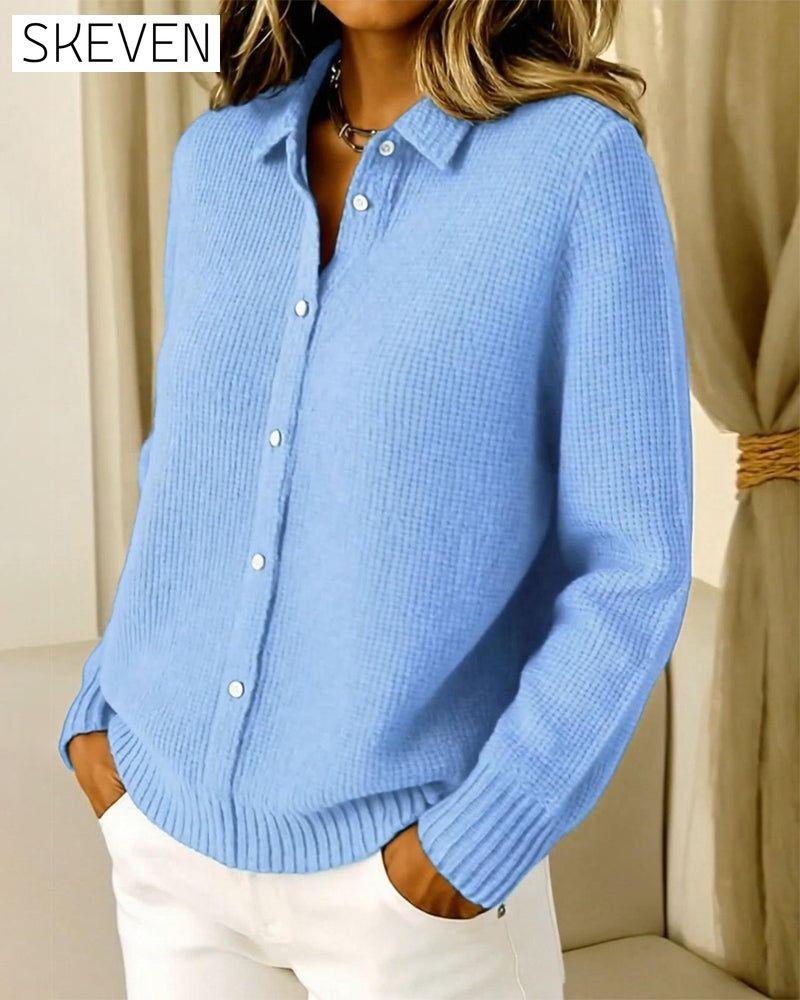 Modische Strickjacke mit Reversknopf