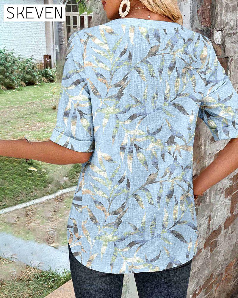 Kurzärmelige Bluse mit angedeuteter Tasche
