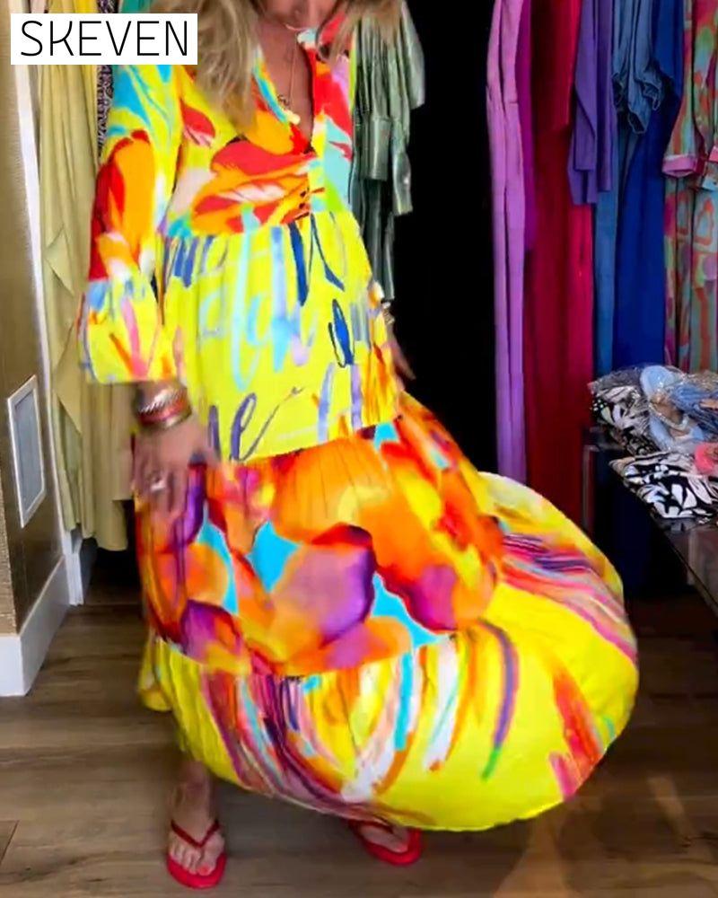 Bedrucktes Kleid mit ausgestellten Ärmeln