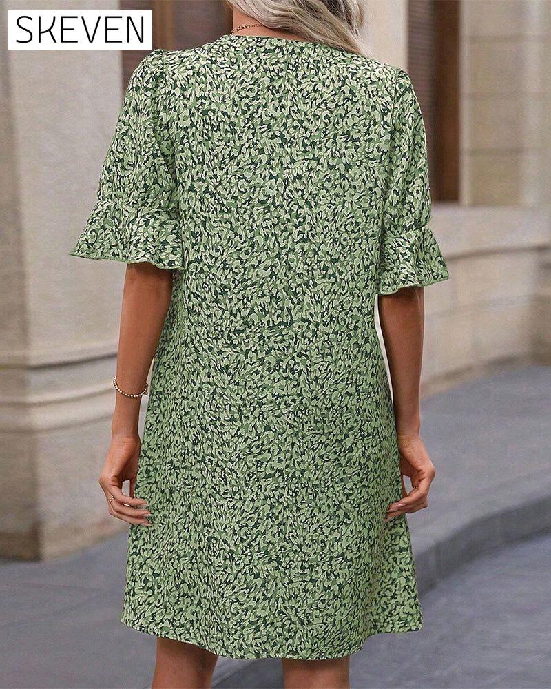 Elegantes bedrucktes Kleid mit V-Ausschnitt