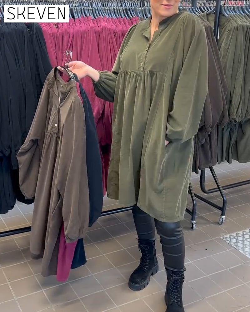 Langarmkleid mit Knopfleiste und V-Ausschnitt