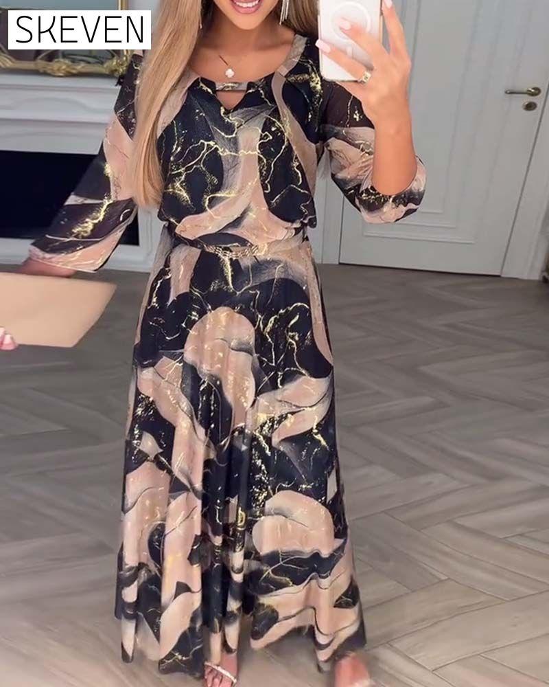 Elegantes Kleid mit Dreiviertelärmeln und Print an der Taille