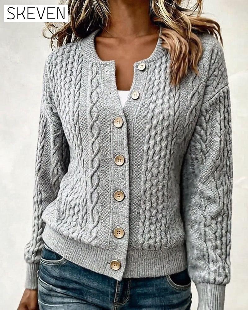 Lässige Zopfstrickjacke mit Knöpfen