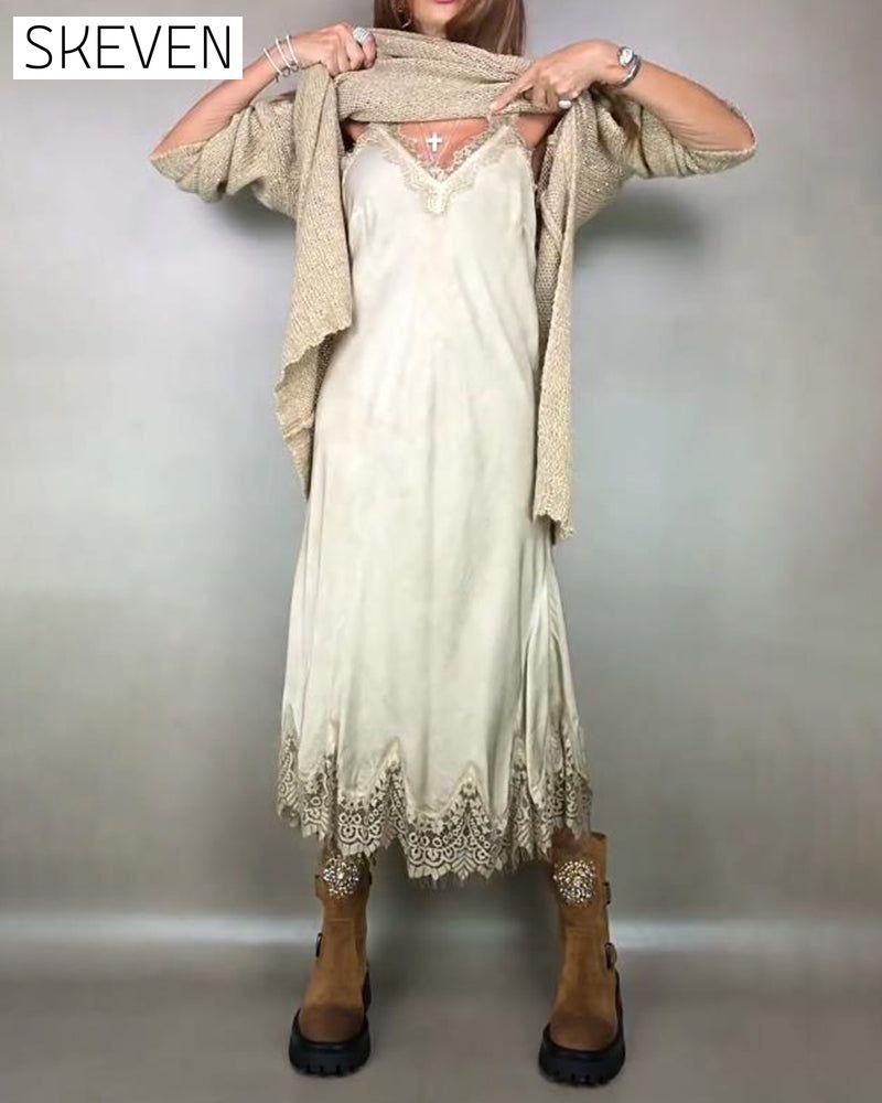 Ensemble deux pièces robe en maille et robe à bretelles fines en dentelle