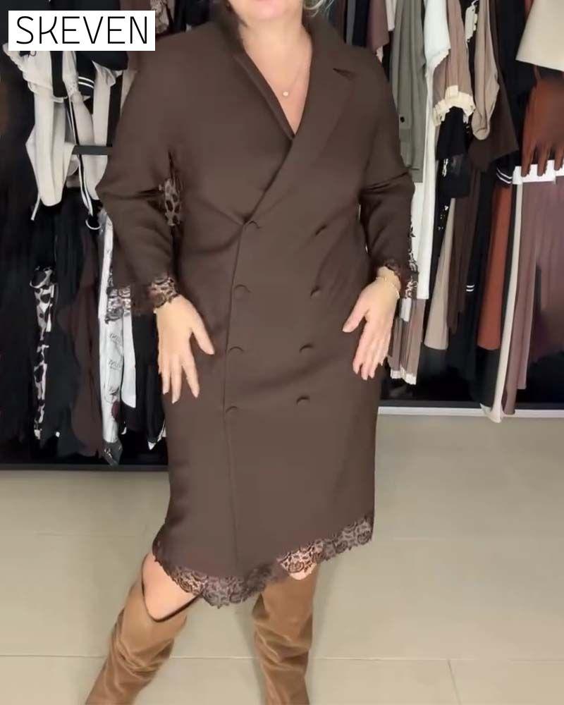 Kostümkleid mit Schlitzärmeln und Spitzenbesatz