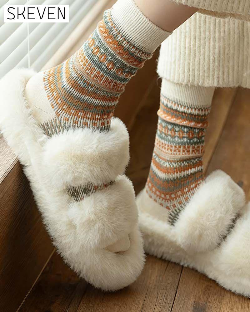 Socken im Retro-Ethno-Stil