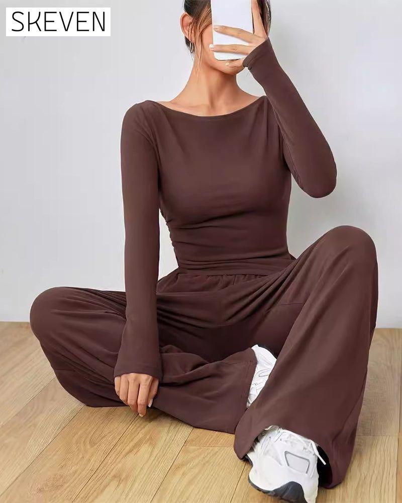 Zweiteiliges Set – einfarbiges Oberteil und weite Hose