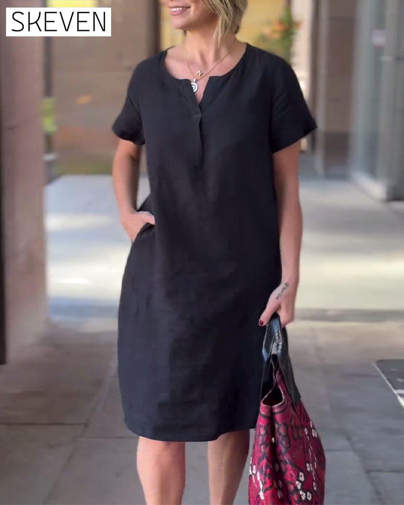 Einfarbiges Kurzarmkleid mit V-Ausschnitt und Taschen