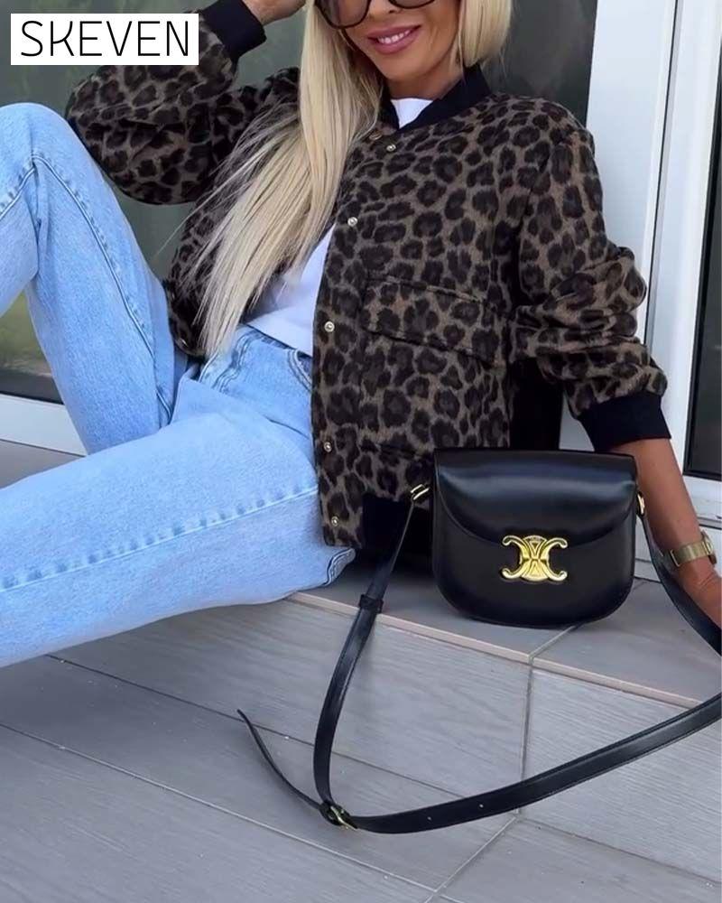 Modische Jacke mit Leopardenmuster und Druckknopftaschen