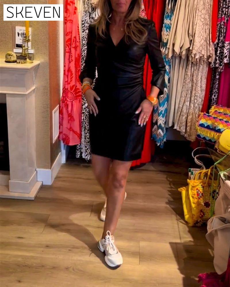Bodycon-Kleid aus PU mit V-Ausschnitt